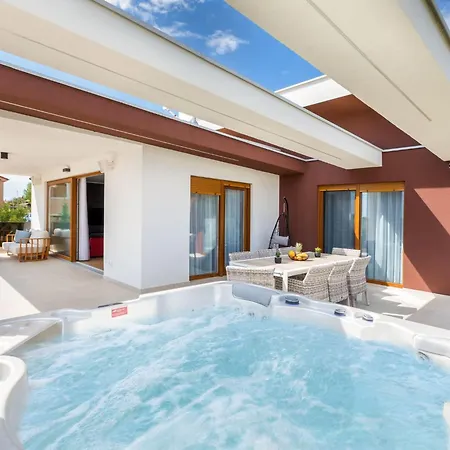 Grofica- Beheizter Pool- Taverne- Strandnaehe By Interhome Feriehus Pula