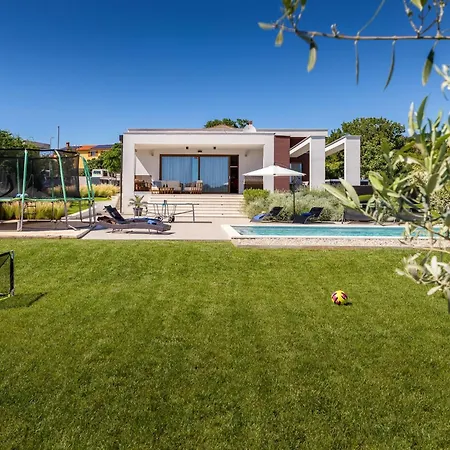 Grofica- Beheizter Pool- Taverne- Strandnaehe By Interhome Pula