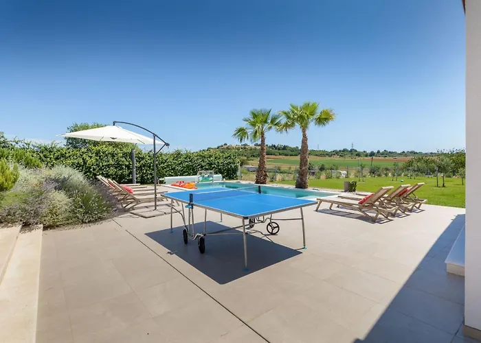 Grofica- Beheizter Pool- Taverne- Strandnaehe By Interhome Feriehus