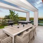 Grofica- Beheizter Pool- Taverne- Strandnaehe By Interhome *