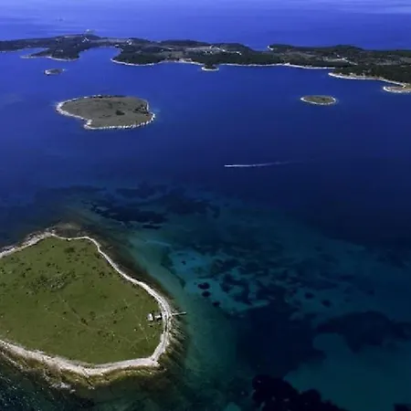 Grofica- Beheizter Pool- Taverne- Strandnaehe By Interhome Pula