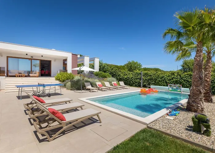 Grofica- Beheizter Pool- Taverne- Strandnaehe By Interhome *