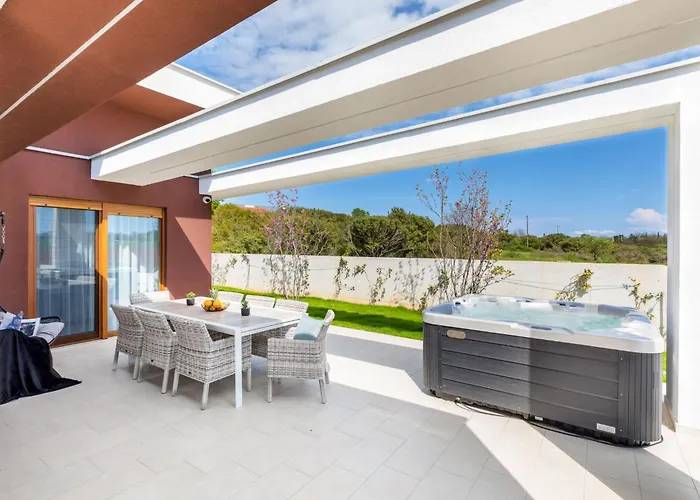 Grofica- Beheizter Pool- Taverne- Strandnaehe By Interhome