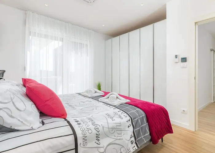 Grofica- Beheizter Pool- Taverne- Strandnaehe By Interhome *