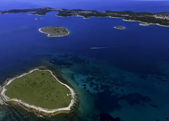 Grofica- Beheizter Pool- Taverne- Strandnaehe By Interhome Pula