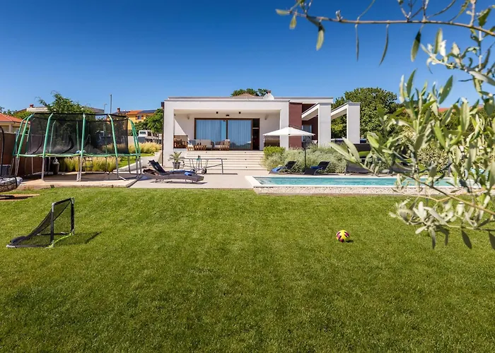 Grofica- Beheizter Pool- Taverne- Strandnaehe By Interhome Pula