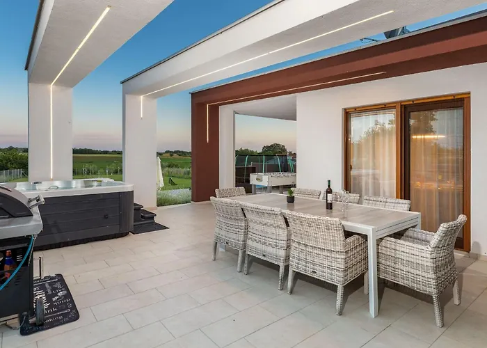 Grofica- Beheizter Pool- Taverne- Strandnaehe By Interhome Vakantiehuis Pula