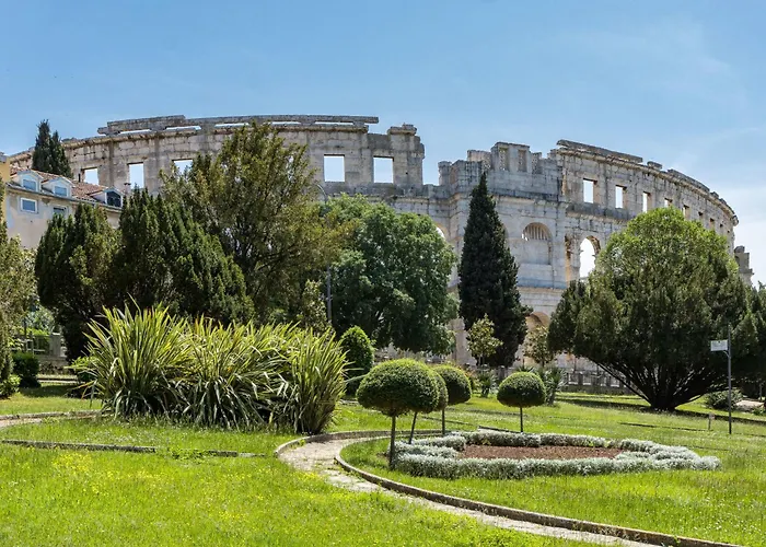 Vikendica Grofica- Beheizter Pool- Taverne- Strandnaehe By Interhome *